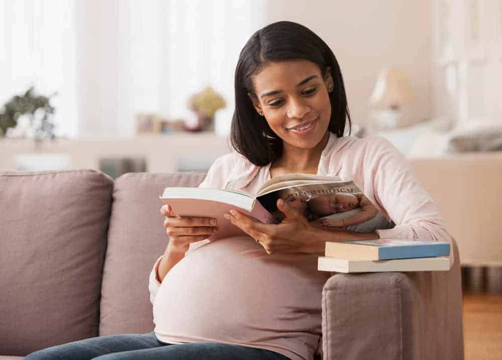 https://www.bellefit.com/cdn/shop/articles/books-during-pregnancy.jpg?v=1695306324